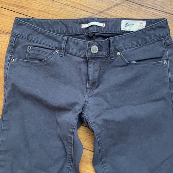 GAP Grey Straight Leg 5 Pocket Jeans Perfect! 💞 - Picture 2 of 5